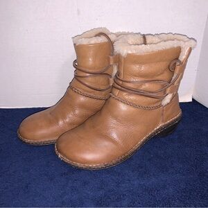 UGG Caspia 1932 Winter Fleece Ankle Boots Women Size 7 Brown Leather Wraparound